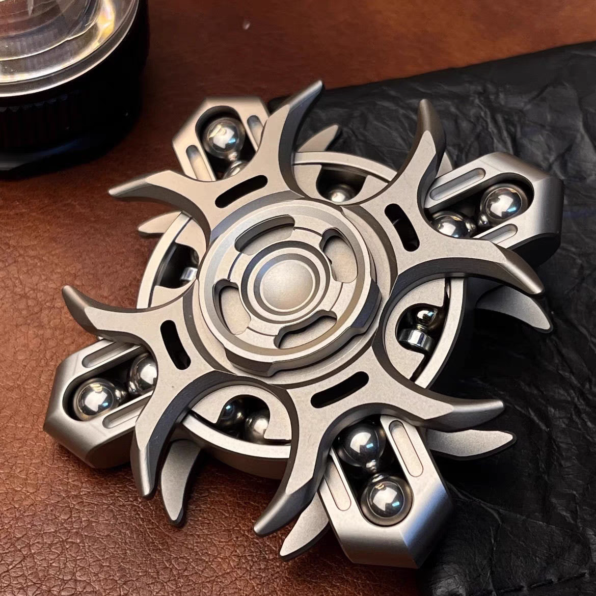 Oracle Tuning Fork Fidget Spinner – EDC de acero inoxidable y titanio